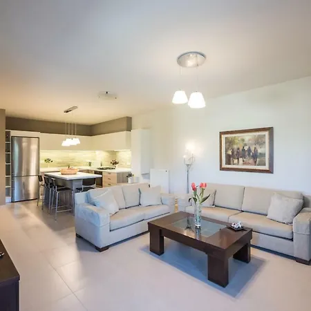 Blue Aura Family Apartment *
